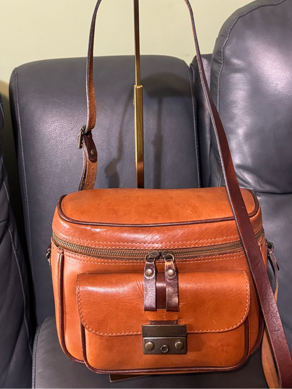 Vintage Fossil Cognac/Tan Leather camera bag style Messenger Crossbody